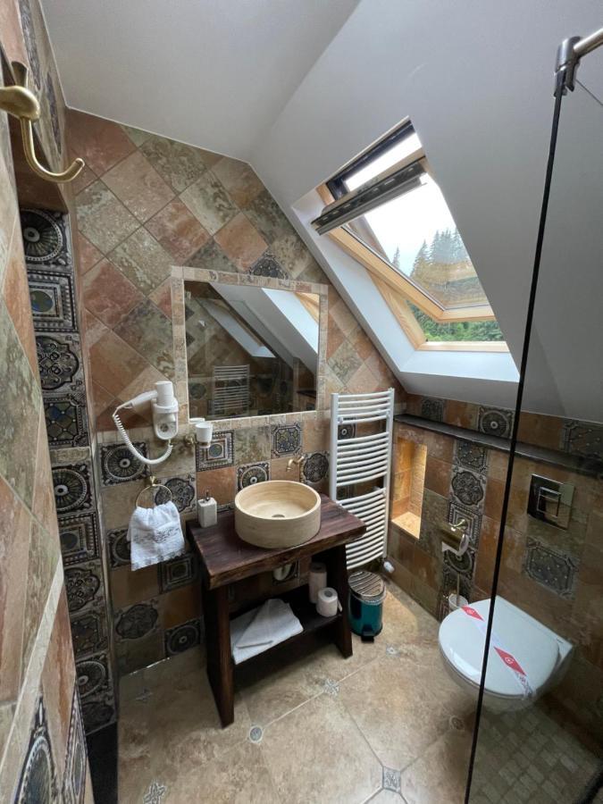 Gazde/Camere de închiriat Casa Bicăjeanului - *